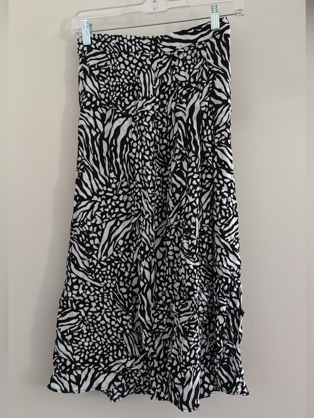 H&M Black and White Printed Midi Skirt